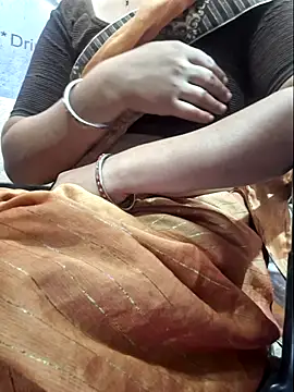 Snapshot of indianhotwife639 chatting on 09.19.25 indianhotwife639 online show from 09.19.25