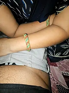 Snapshot of indianhotwife639 chatting on 11.21.25 indianhotwife639 online show from 11.21.25