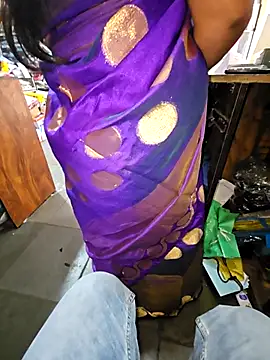 Snapshot of indianhotwife639 chatting on 11.28.25 indianhotwife639 online show from 11.28.25