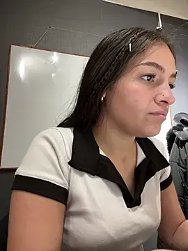 Snapshot of Alyha_Cortes chatting on 09.19.25 Alyha Cortes online show from 09.19.25