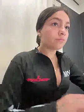 Snapshot of Alyha_Cortes chatting on 09.25.25 Alyha Cortes online show from 09.25.25