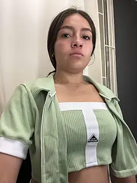 Snapshot of Alyha_Cortes chatting on 10.01.25 Alyha Cortes online show from 10.01.25