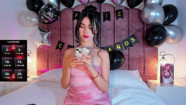 Snapshot of ValeskaZuev1 chatting on 09.29.25 ValeskaZuev1 online show from 09.29.25