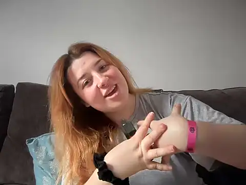 Snapshot of curvy_rosie69 chatting on 06.01.26 curvy rosie69 online show from 06.01.26
