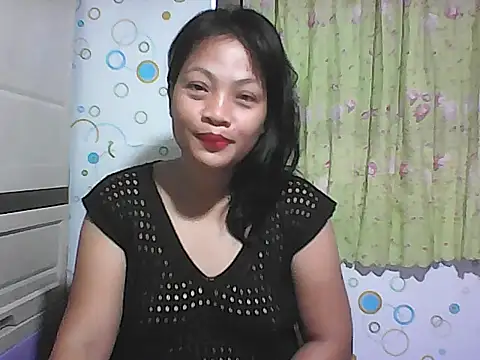 Snapshot of HottyElle chatting on 04.24.26 HottyElle online show from 04.24.26