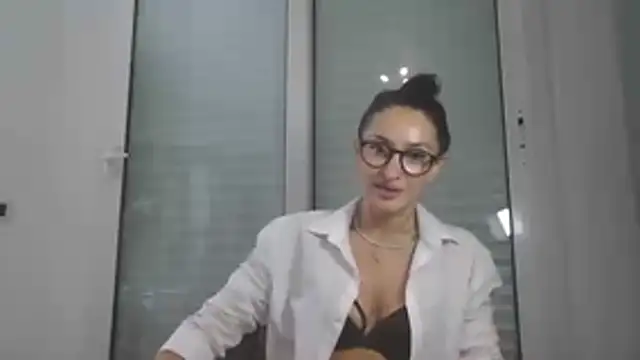 Snapshot of Vanis92 chatting on 05.13.26 Vanis92 online show from 05.13.26