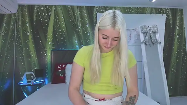 HollyTailors online show from 12.14.25