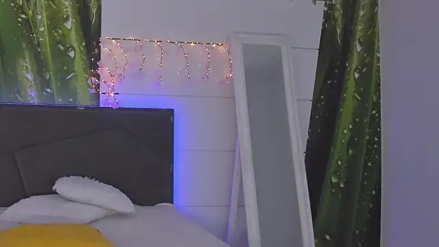 HollyTailors online show from 02.06.26