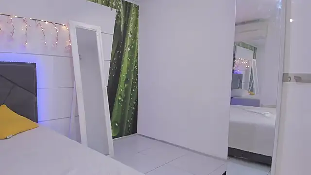 HollyTailors online show from 02.10.26