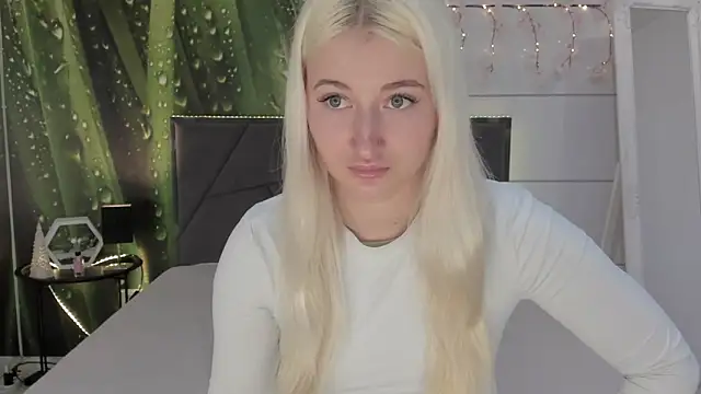 HollyTailors online show from 04.03.26