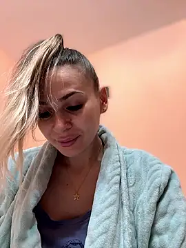 iSelena online show from 01.14.26