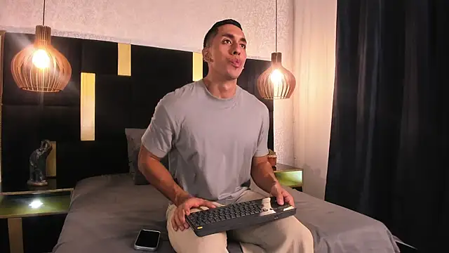 Lucio  Fox online show from 04.02.26