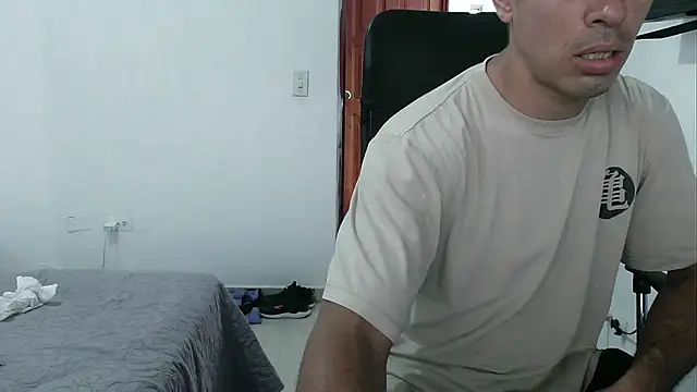 Snapshot of mckanna chatting on 10.03.25 mckanna online show from 10.03.25