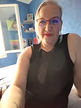 Snapshot of Feelineducentre chatting on 09.13.25 Feelineducentre online show from 09.13.25