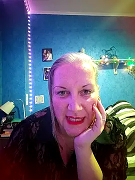 Snapshot of Feelineducentre chatting on 11.16.25 Feelineducentre online show from 11.16.25