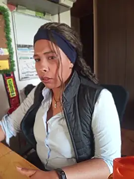 IVONNE COLLINS33 online show from 04.13.26