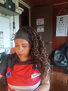 IVONNE COLLINS33 online show from 04.17.26