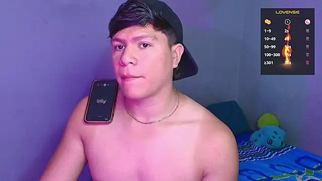 Snapshot of Alejandro_Vt chatting on 12.22.25 Alejandro Vt online show from 12.22.25