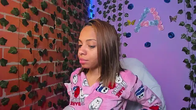 yumi hanna online show from 10.26.25