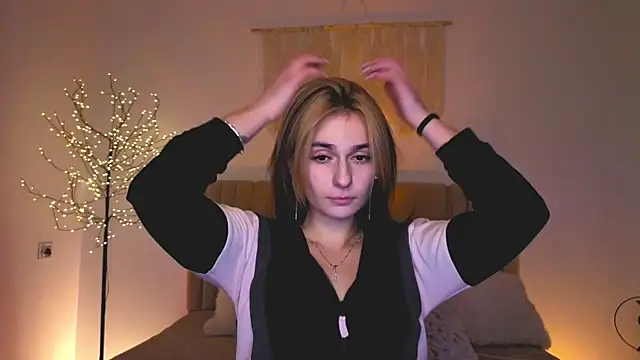 Little mia   online show from 03.24.26