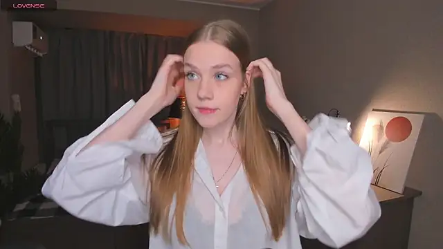 OdellaFrake online show from 10.10.25