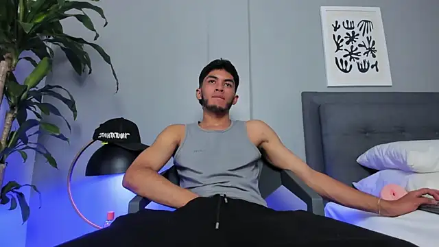 Snapshot of Tylerffoxx chatting on 05.30.26 Tylerffoxx online show from 05.30.26