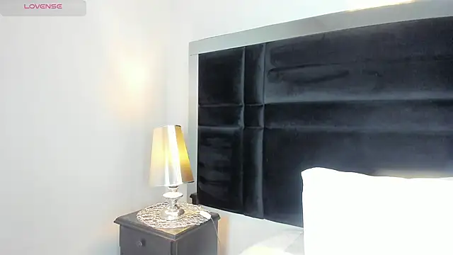 CarolineLee  online show from 03.27.26