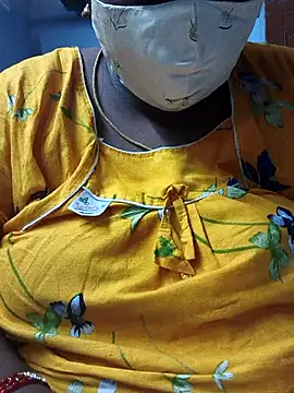 Snapshot of TAMIL_ELAKKIYA chatting on 11.19.25 TAMIL ELAKKIYA online show from 11.19.25