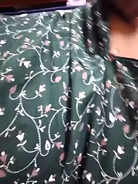 Snapshot of TAMIL_ELAKKIYA chatting on 02.04.26 TAMIL ELAKKIYA online show from 02.04.26