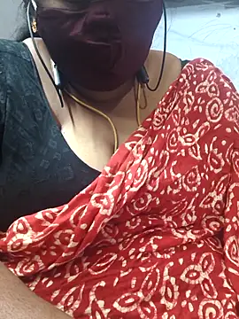 Snapshot of TAMIL_ELAKKIYA chatting on 02.19.26 TAMIL ELAKKIYA online show from 02.19.26