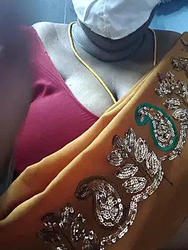 Snapshot of TAMIL_ELAKKIYA chatting on 02.24.26 TAMIL ELAKKIYA online show from 02.24.26