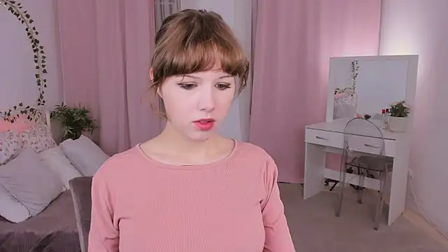 Snapshot of JanetMoor chatting on 11.20.25 JanetMoor online show from 11.20.25