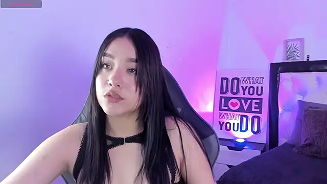 Snapshot of KimGarces chatting on 09.11.25 KimGarces online show from 09.11.25