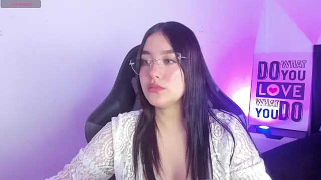 Snapshot of KimGarces chatting on 09.14.25 KimGarces online show from 09.14.25