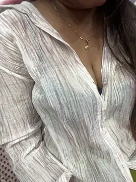 Snapshot of Naughty-Kamini chatting on 10.30.25 Naughty-Kamini online show from 10.30.25