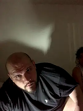 Snapshot of shakeweight chatting on 11.28.25 shakeweight online show from 11.28.25