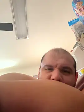 Snapshot of shakeweight chatting on 01.09.26 shakeweight online show from 01.09.26