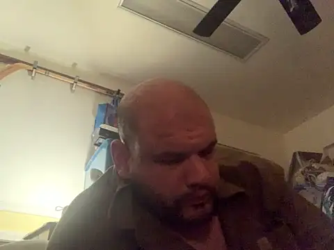 Snapshot of shakeweight chatting on 02.07.26 shakeweight online show from 02.07.26