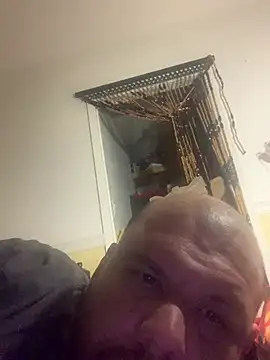 Snapshot of shakeweight chatting on 02.11.26 shakeweight online show from 02.11.26