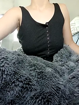 Snapshot of snohunny chatting on 02.24.26 snohunny online show from 02.24.26