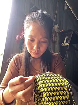 Huong-Ly online show from 10.08.25