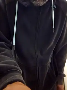 Snapshot of Stingles chatting on 09.13.25 Stingles online show from 09.13.25