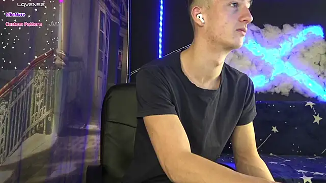 Snapshot of SirReed chatting on 12.01.25 SirReed online show from 12.01.25