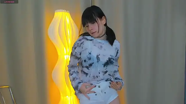 Honeey Beee online show from 09.23.25