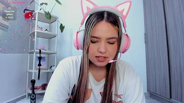 Snapshot of Alana_Banana_ chatting on 10.02.25 Alana Banana online show from 10.02.25