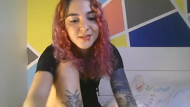 Snapshot of peetitefairy chatting on 05.02.26 peetitefairy online show from 05.02.26
