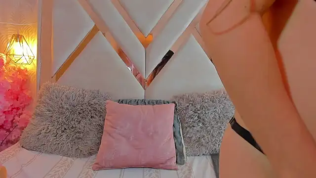 anni honeyriveras online show from 04.05.26