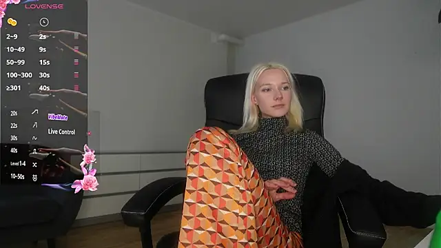 Laura Chaplin online show from 02.25.26