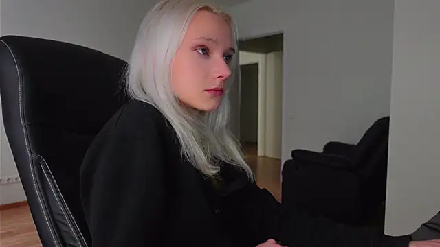 Laura Chaplin online show from 05.08.26