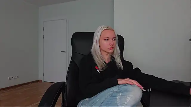 Laura Chaplin online show from 05.09.26